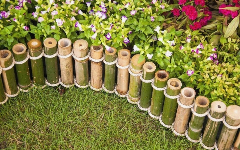 Сделать декоративный забор клумбы — ограждение из бамбука